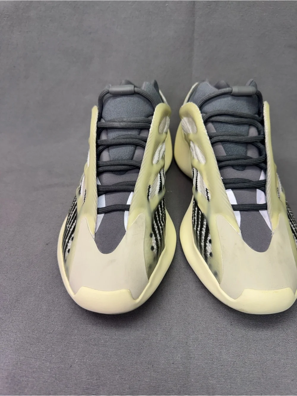 Adidas Yeezy 700 V3 Fade Salt Men’s Size 10.5 Black and Gray ID1674